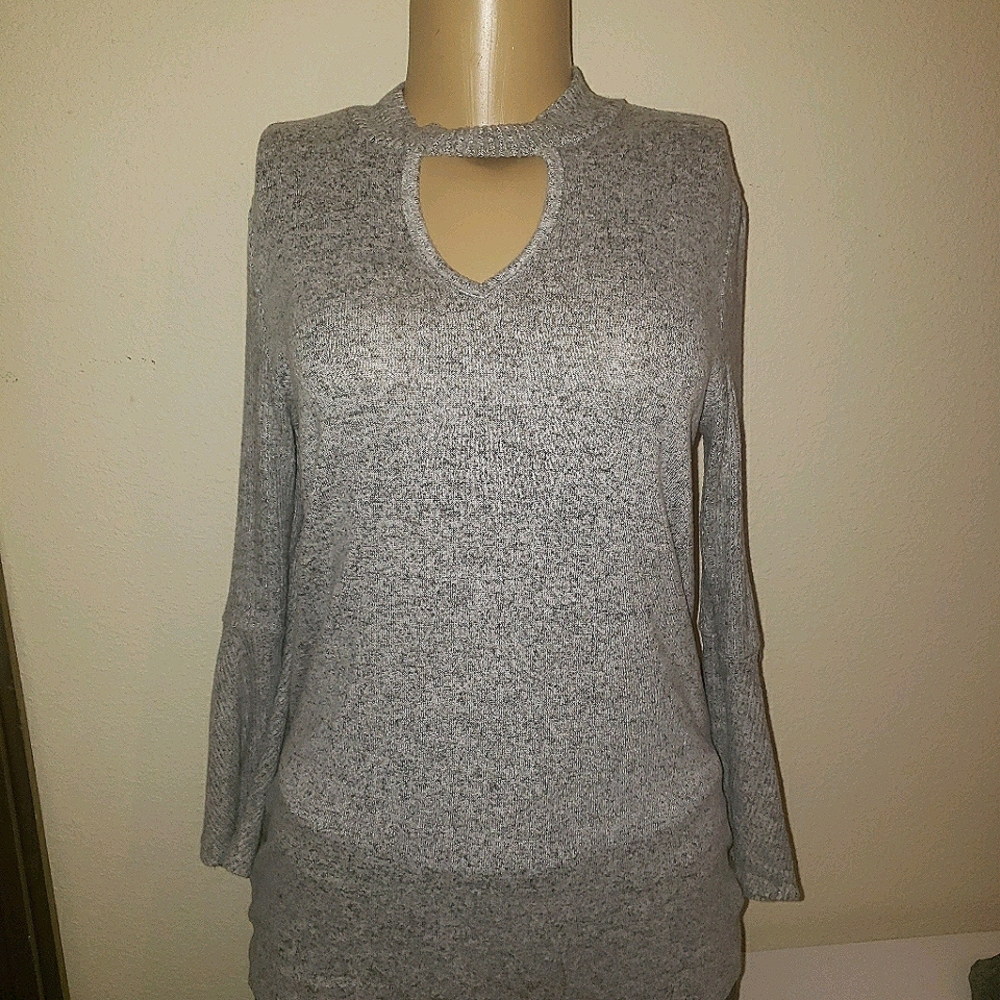 keyhole sweater with flare arms